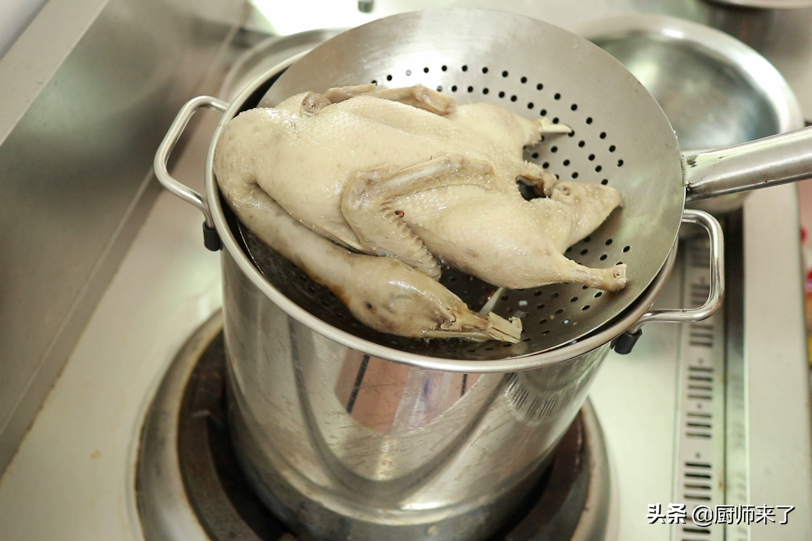 花椒盐水鸭怎么做好吃视频教学,花椒盐水鸭的正宗做法