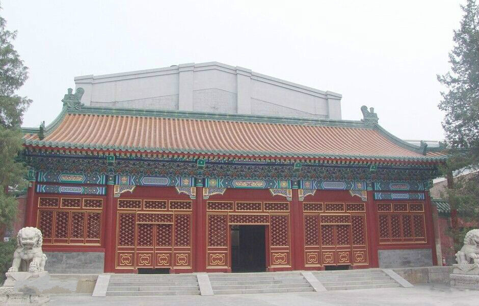 清朝灭亡后,王爷落魄成小贩,毛主席亲批:必须重用