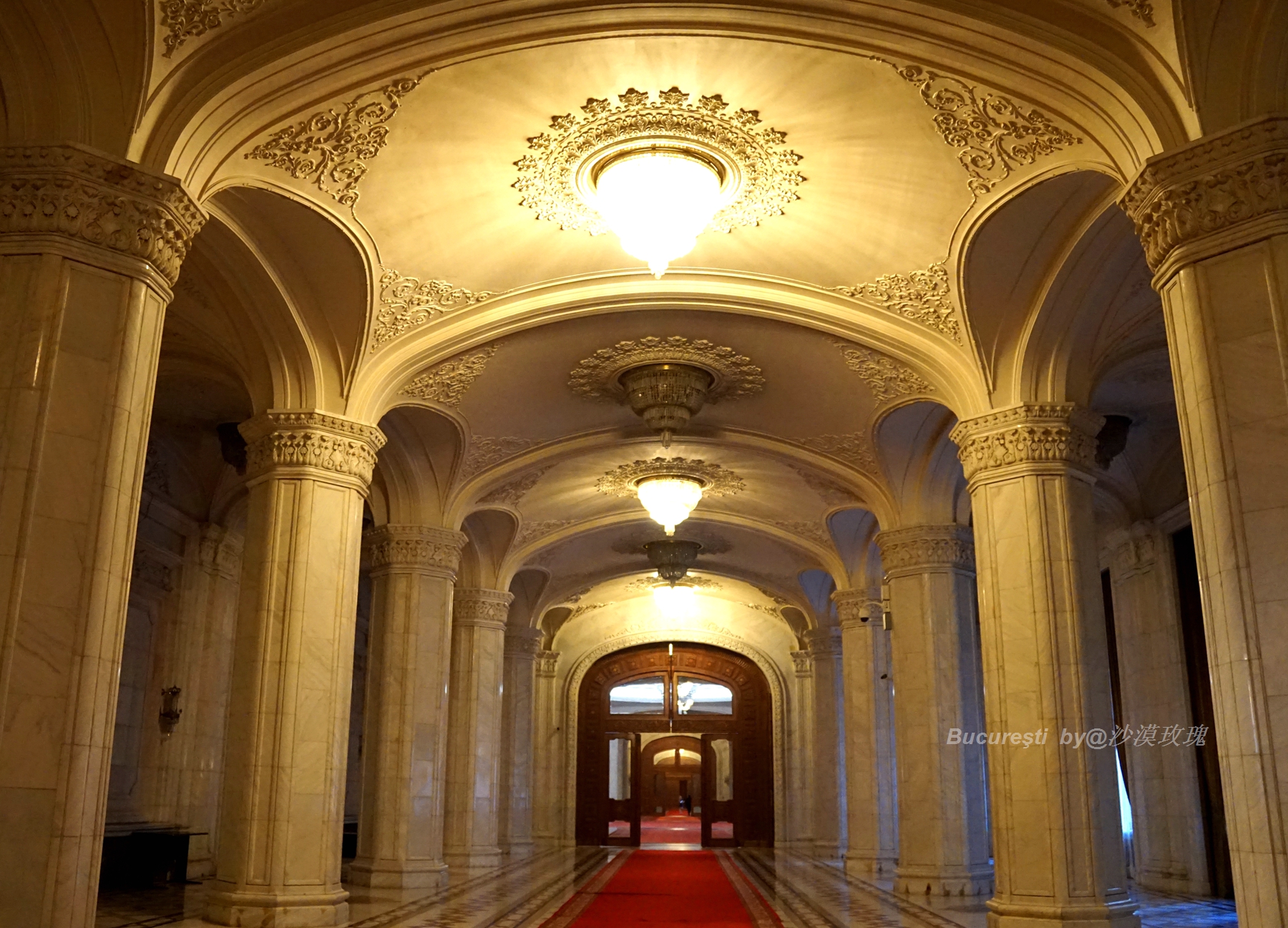 耗资100多亿的建筑里面非常壮观,耗资2亿最丑建筑