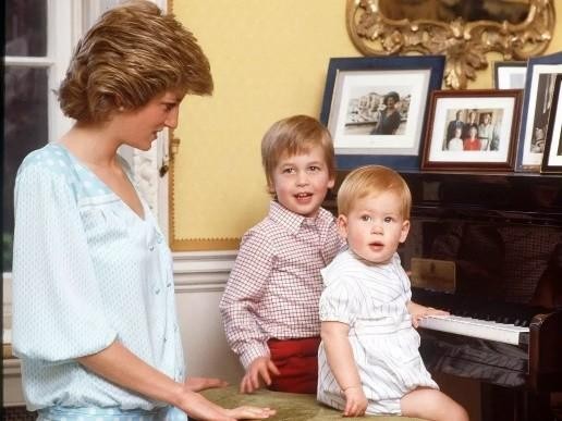 1983年戴安娜带小威廉出访澳洲，母子大出风头，查尔斯沦为背景板