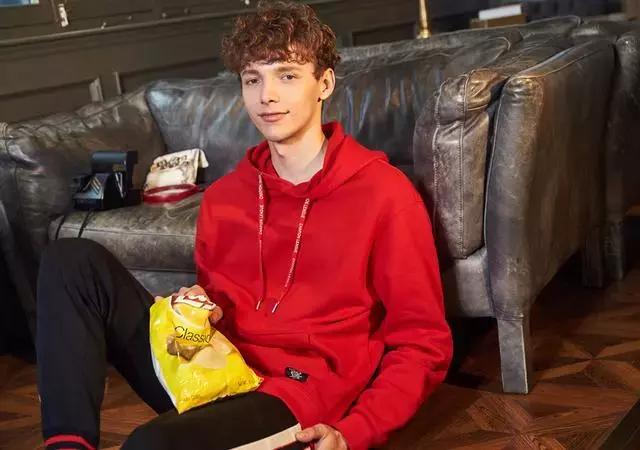 24、36、48、60岁的男士看过来,本命年怎么把红色穿好看!