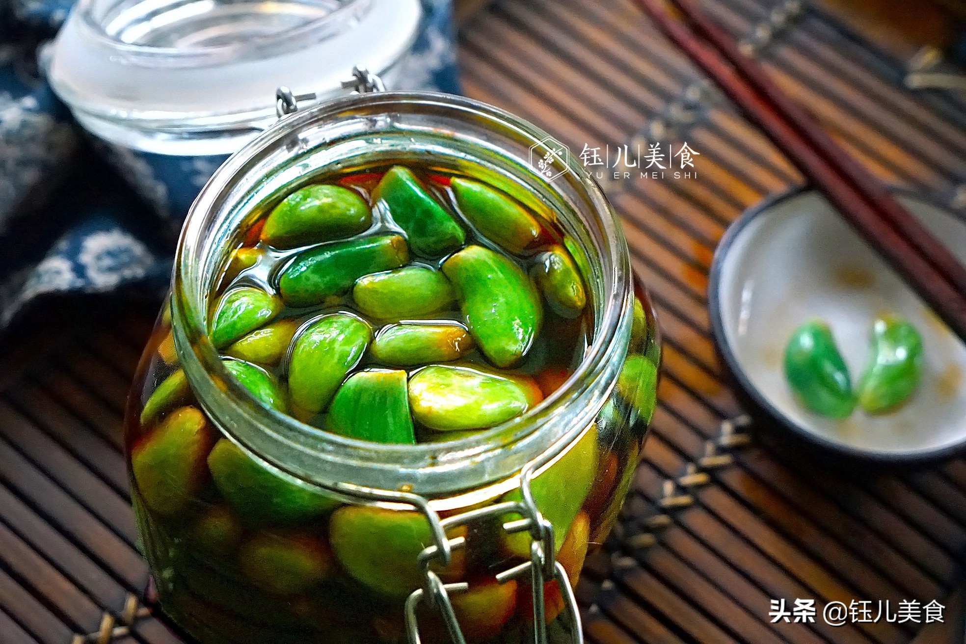 腌制腊八蒜的正确方法视频,翡翠色腊八蒜