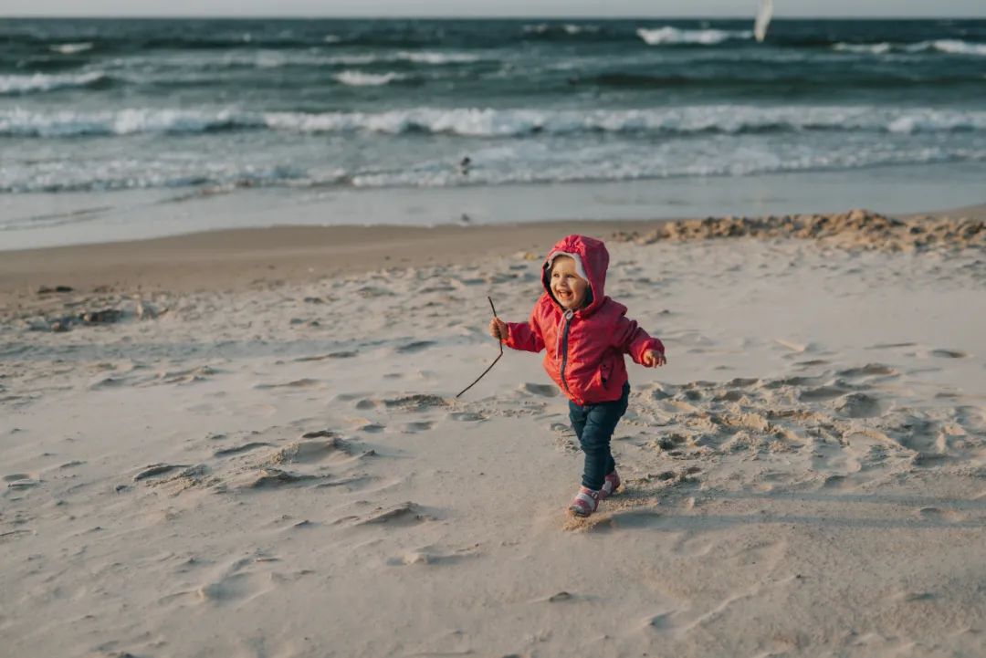 幼儿园孩子打老师正确处理方法,幼儿园孩子发脾气打妈妈怎么处理