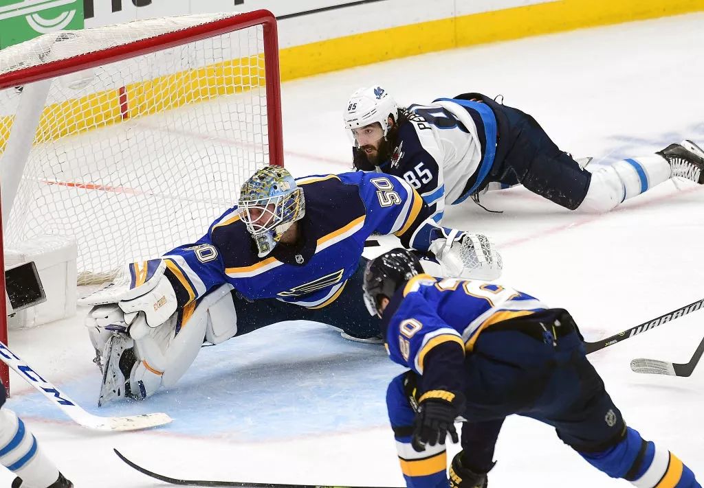 蓝调拿下球队首个斯坦利杯总冠军，奥赖利荣膺季后赛MVP