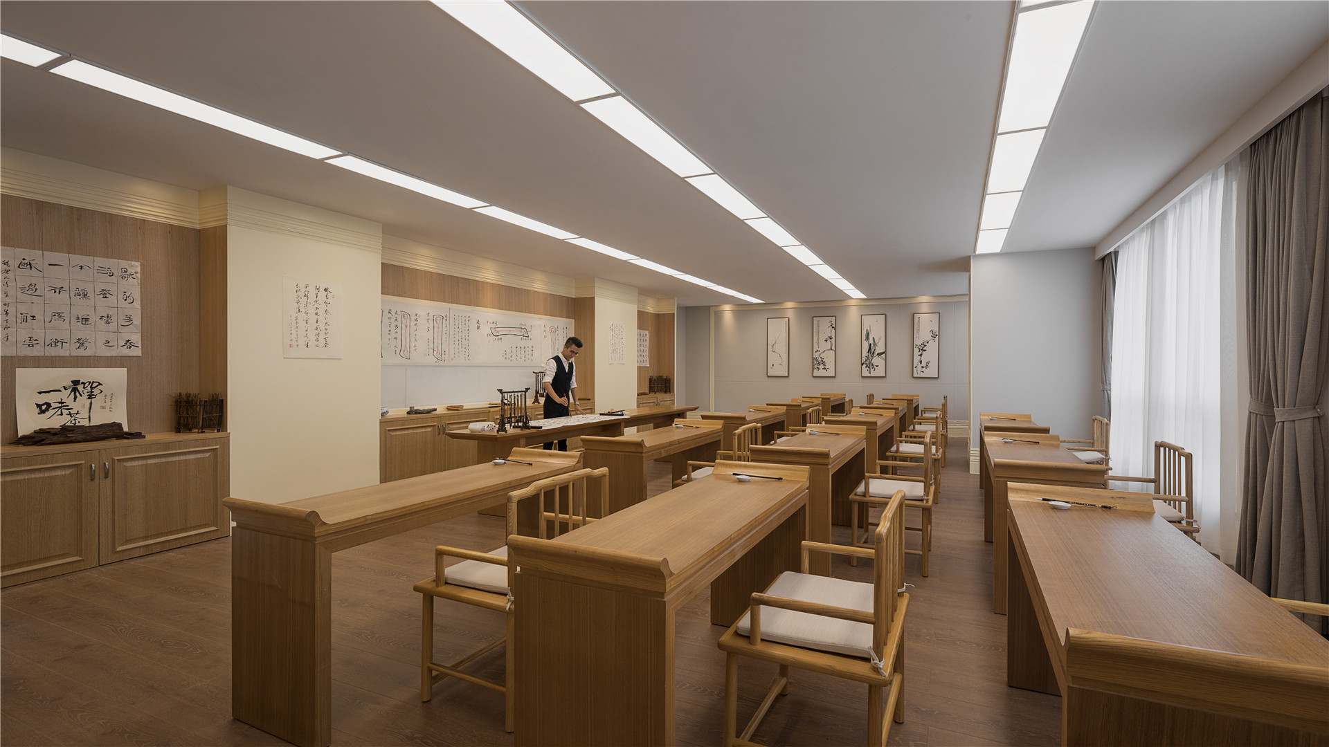 李磊老师上海大学在读博士,李磊老师