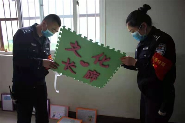 监管民警许维琴:让高墙之内弥漫书香