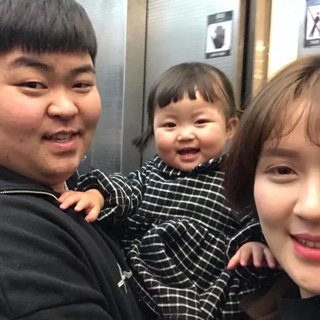 别让「假笑男孩」的悲剧，在她身上重演