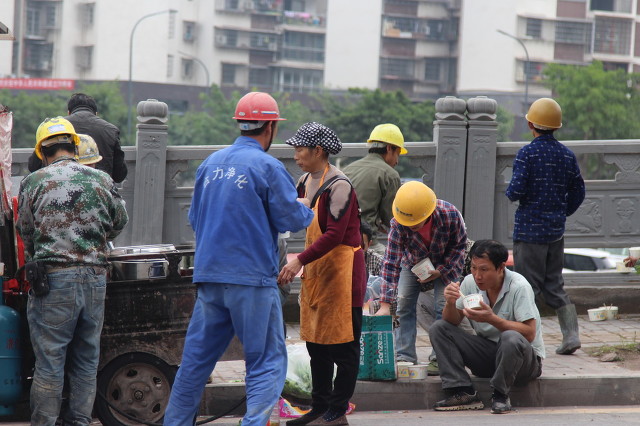 小孩18岁之前可以迁回农村户口吗,户口迁入农村村委会怎么办