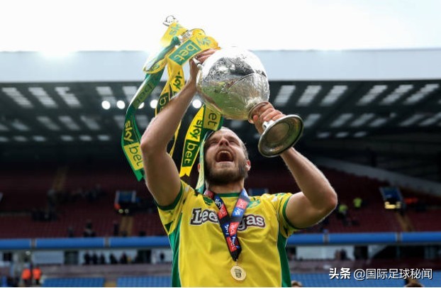 2022英冠最佳球员,英冠最佳球员奖杯