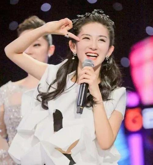 人前贵公子，人后“靠女人上位”？这5位男星，都曾被叫软饭男