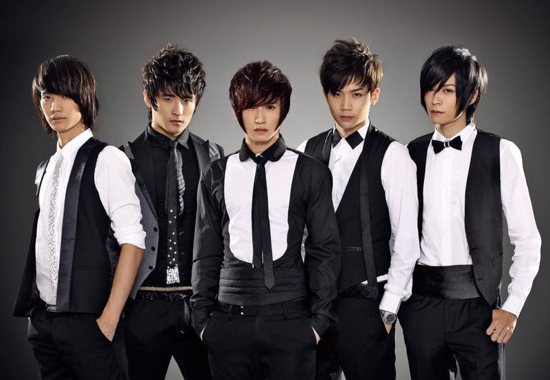 小五和汪涵还有联系吗,汪涵给小五的卡视频