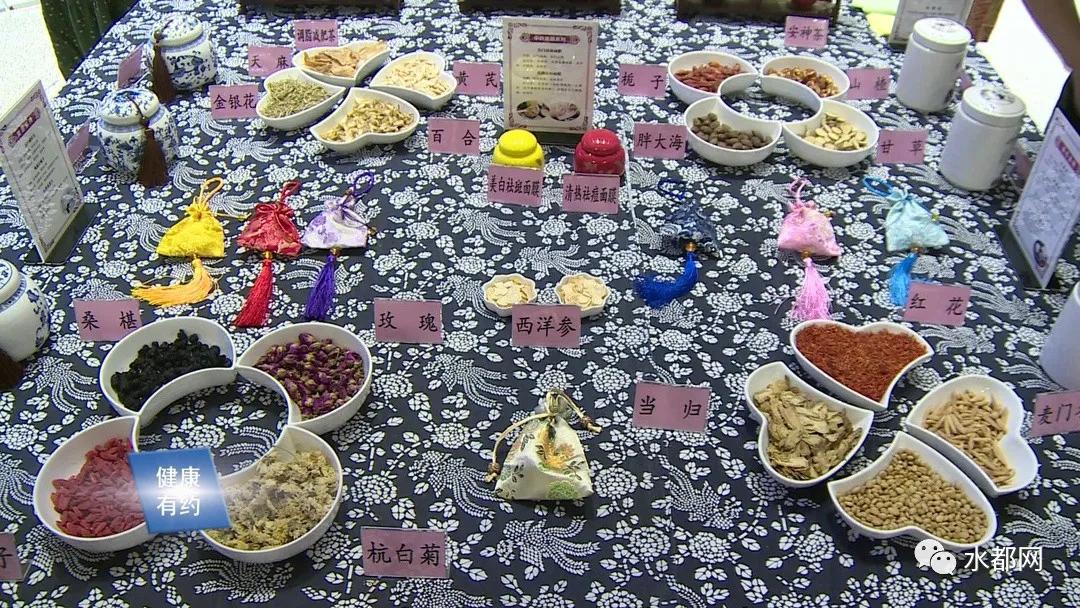 三伏贴治胃病,三伏贴治未病贴哪里