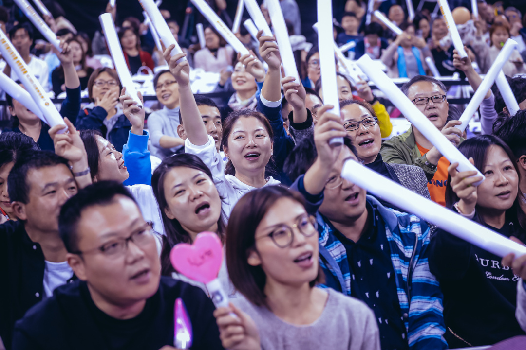 青春永远,金曲永恒:LoveRadio上海农商银行《最爱金曲榜》爱在东方美谷音乐盛典唱响经典,向爱致敬