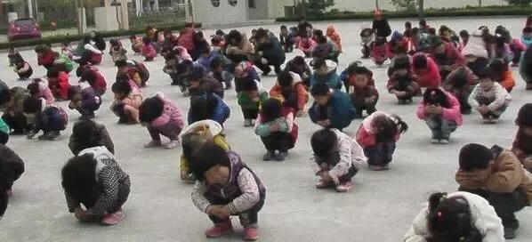 雷击天气如何应对,雷雨天气预防雷击正确的做法是