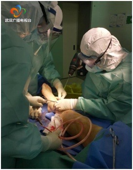 两米跌落脚跟着地引起疼痛,两米高摔下跟骨骨折算严重吗