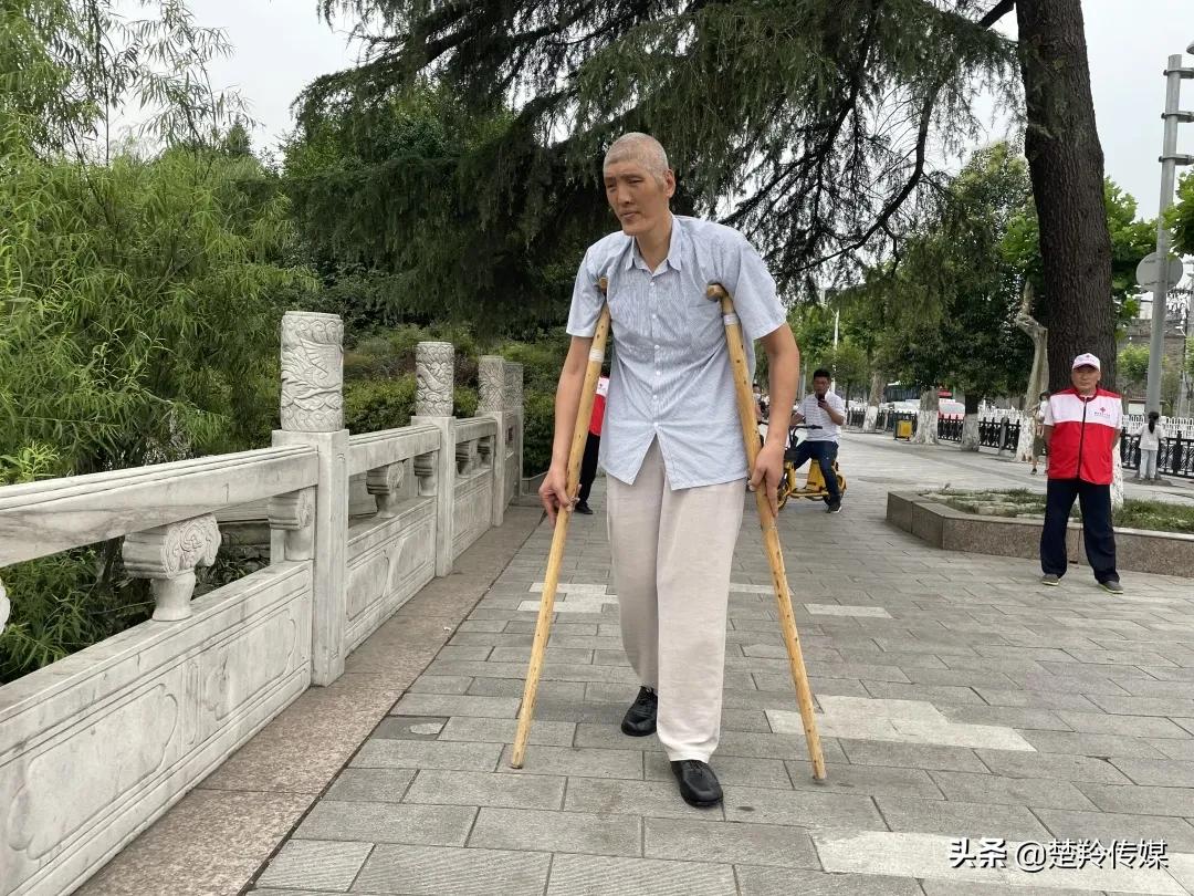 姚明2米36巨人,2米34巨人比姚明还高