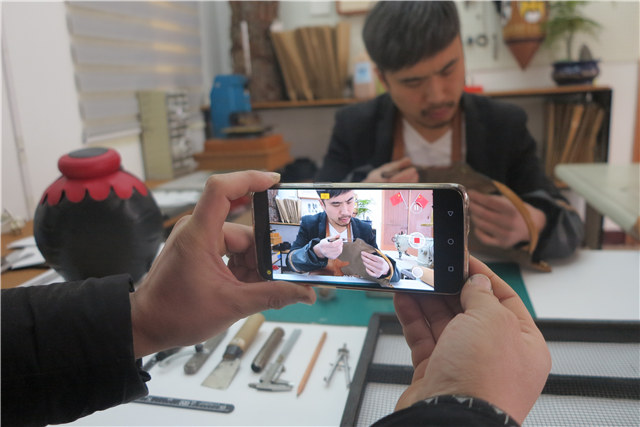 皮包，只有你想不到的，没有他做不出的，这个网红有一套