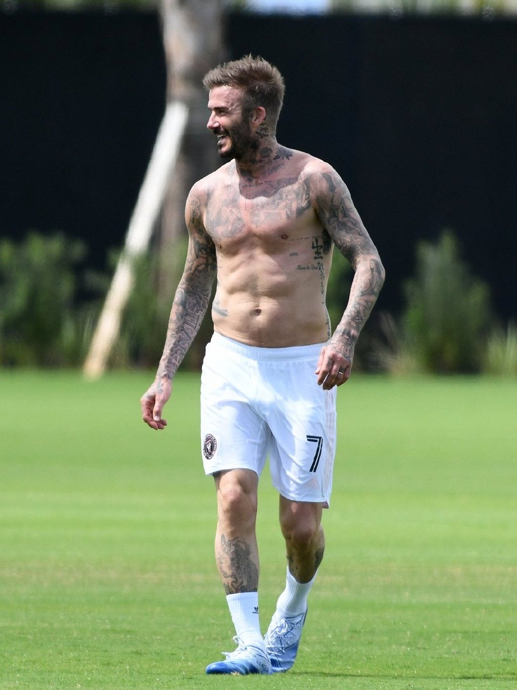 45岁贝克汉姆颜值巅峰,贝克汉姆三儿子肌肉