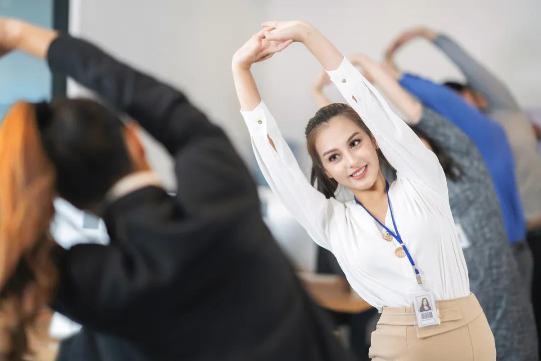 打工人腰痛自救,干活累的脊椎疼怎样缓解