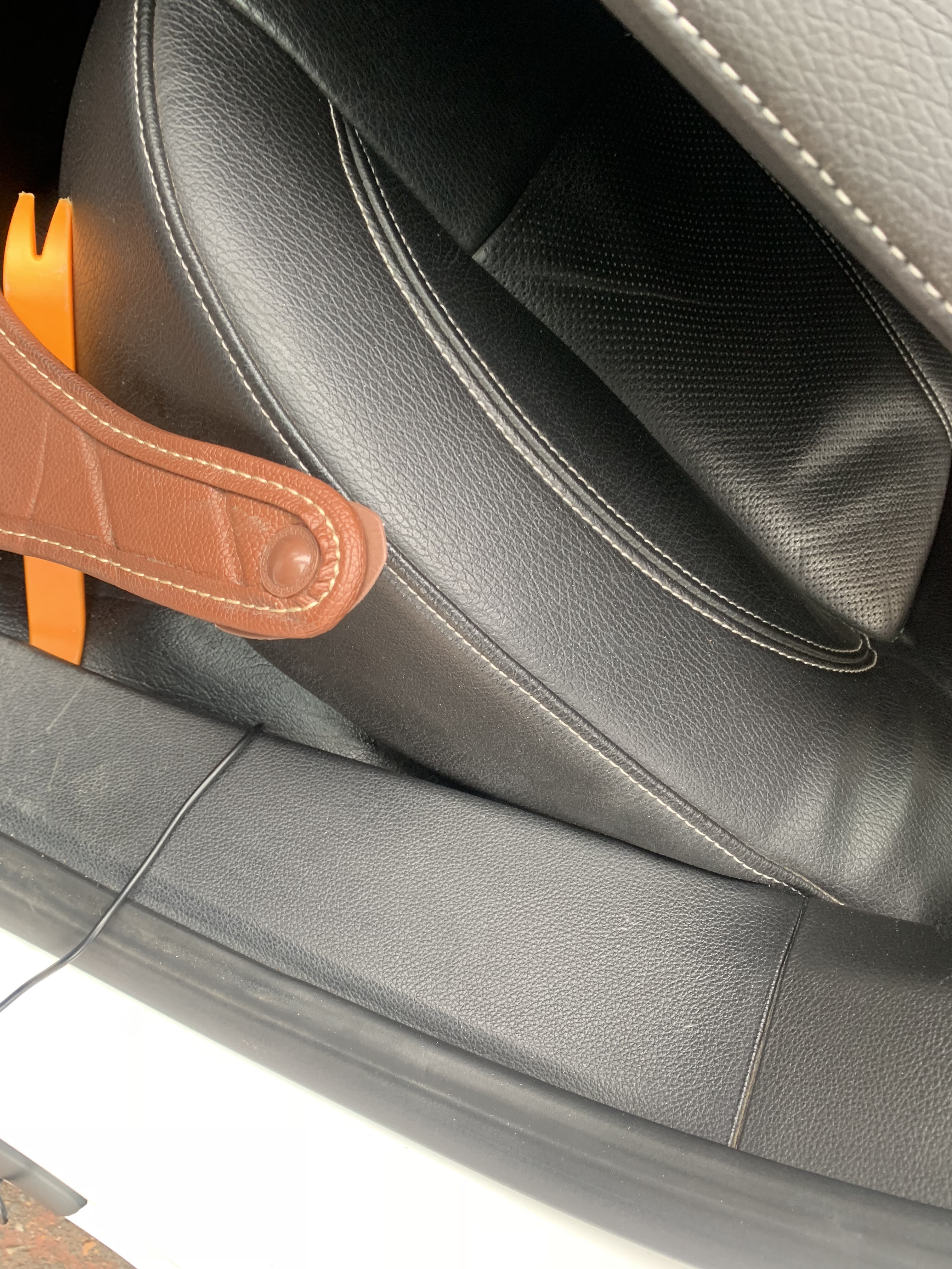 自己动手更换别克英朗挡把,别克英朗改装横屏导航