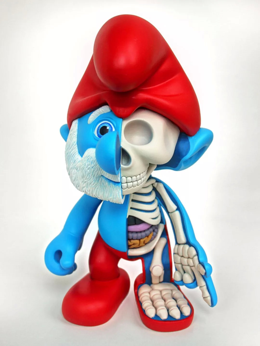 他肢解卡通人物，不但没毁童年，还倍受追捧