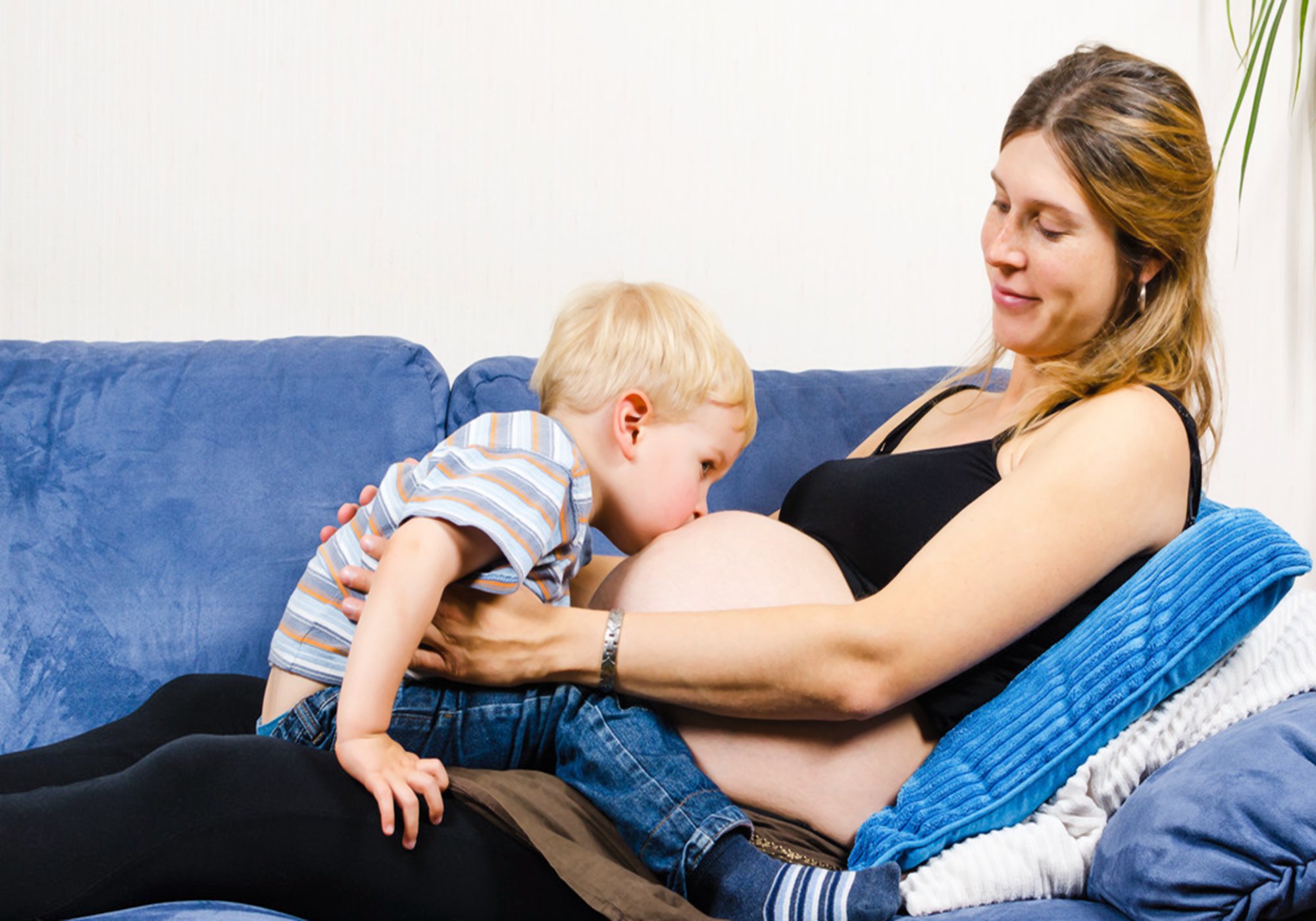 顺产一年后又怀孕怎么办,顺产后一个月不小心怀孕了怎么办