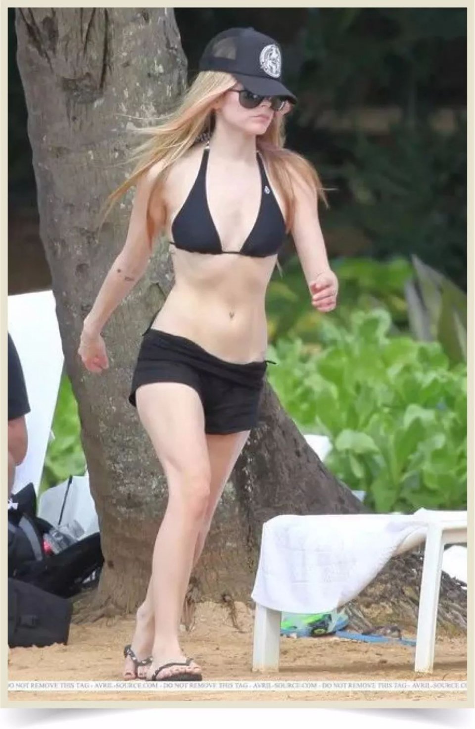 艾薇儿到底是不是替身 (艾薇儿替身阴谋真相)