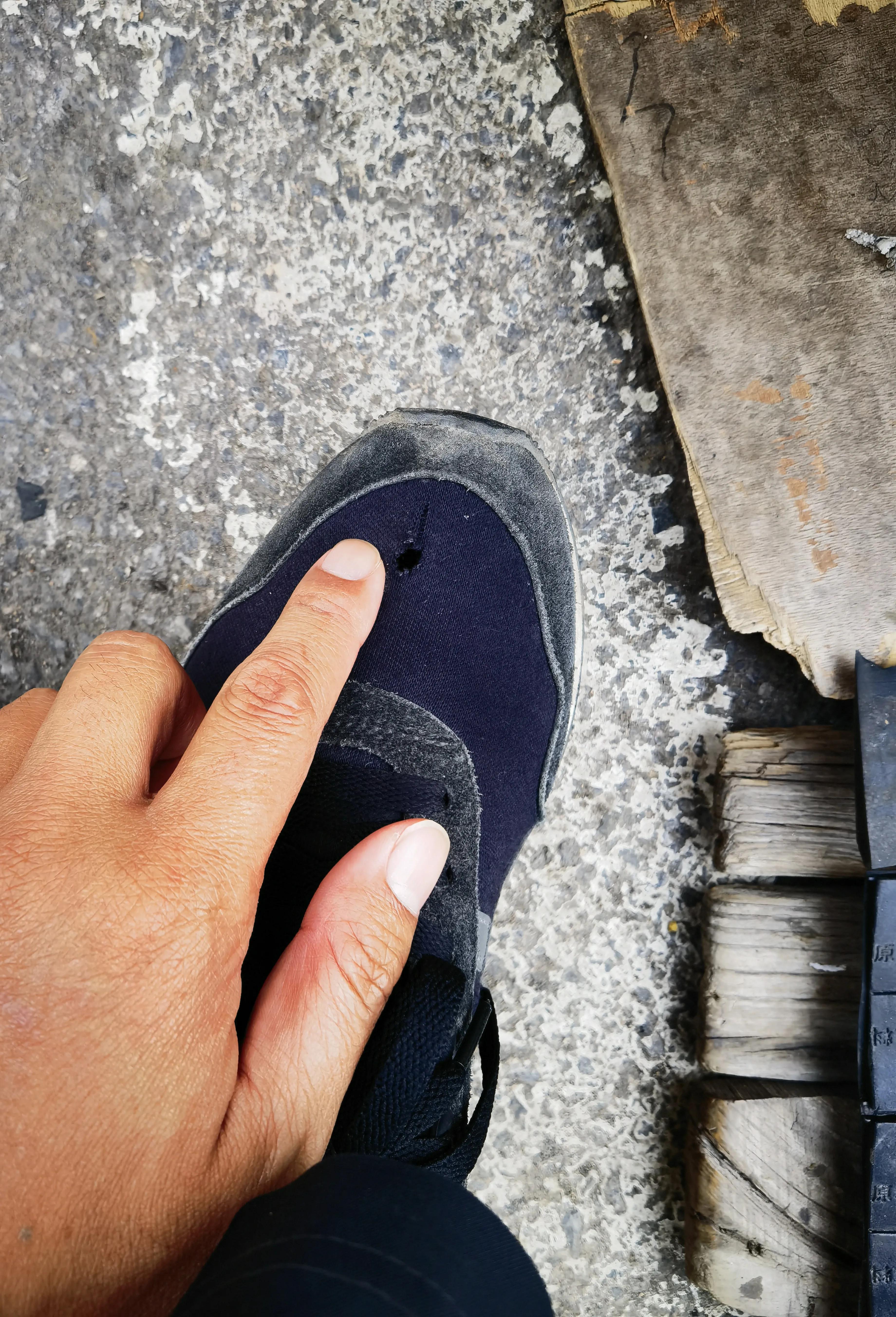 带大家看看修鞋的，这修的还能穿吗？