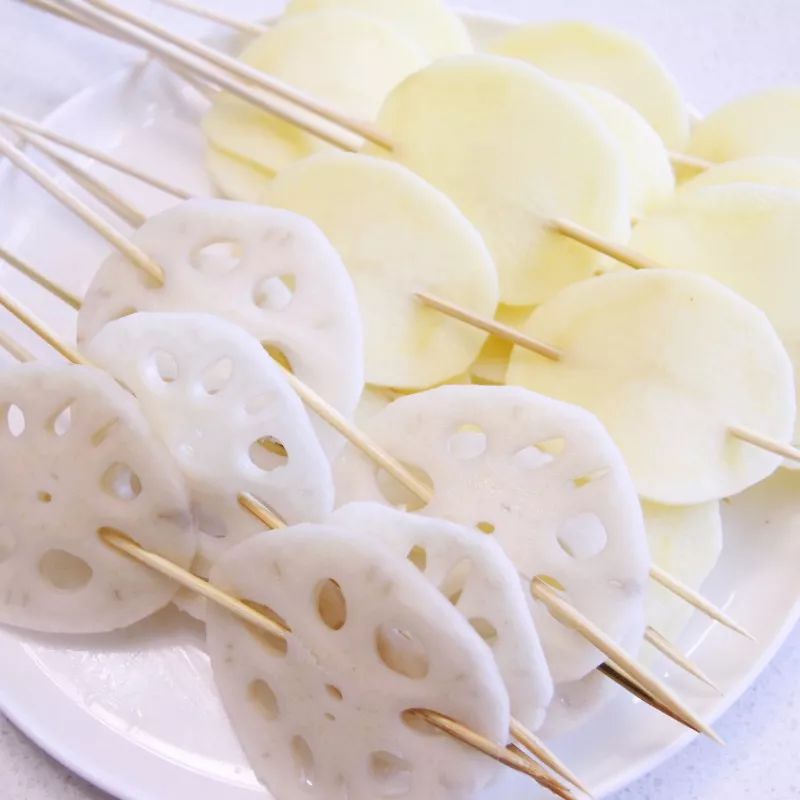 在家自制烧烤邻居家小孩都馋哭了,自己做辣条隔壁小孩都馋哭了