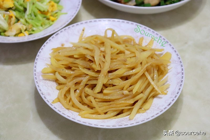 婆婆一天给儿媳做7顿饭,婆婆做的一家五口晚餐四菜