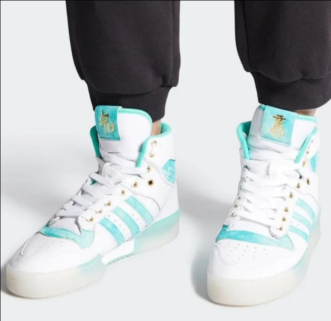 adidas阿迪达斯鞋子哪款好看,阿迪达斯新旧系列足球鞋