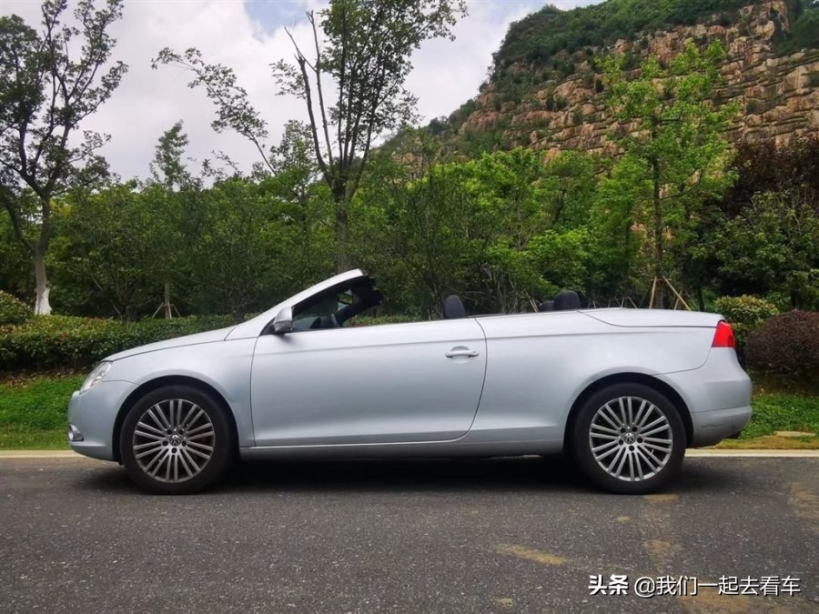 大众又新推出高颜值敞篷车,大众硬顶敞篷车12万外观