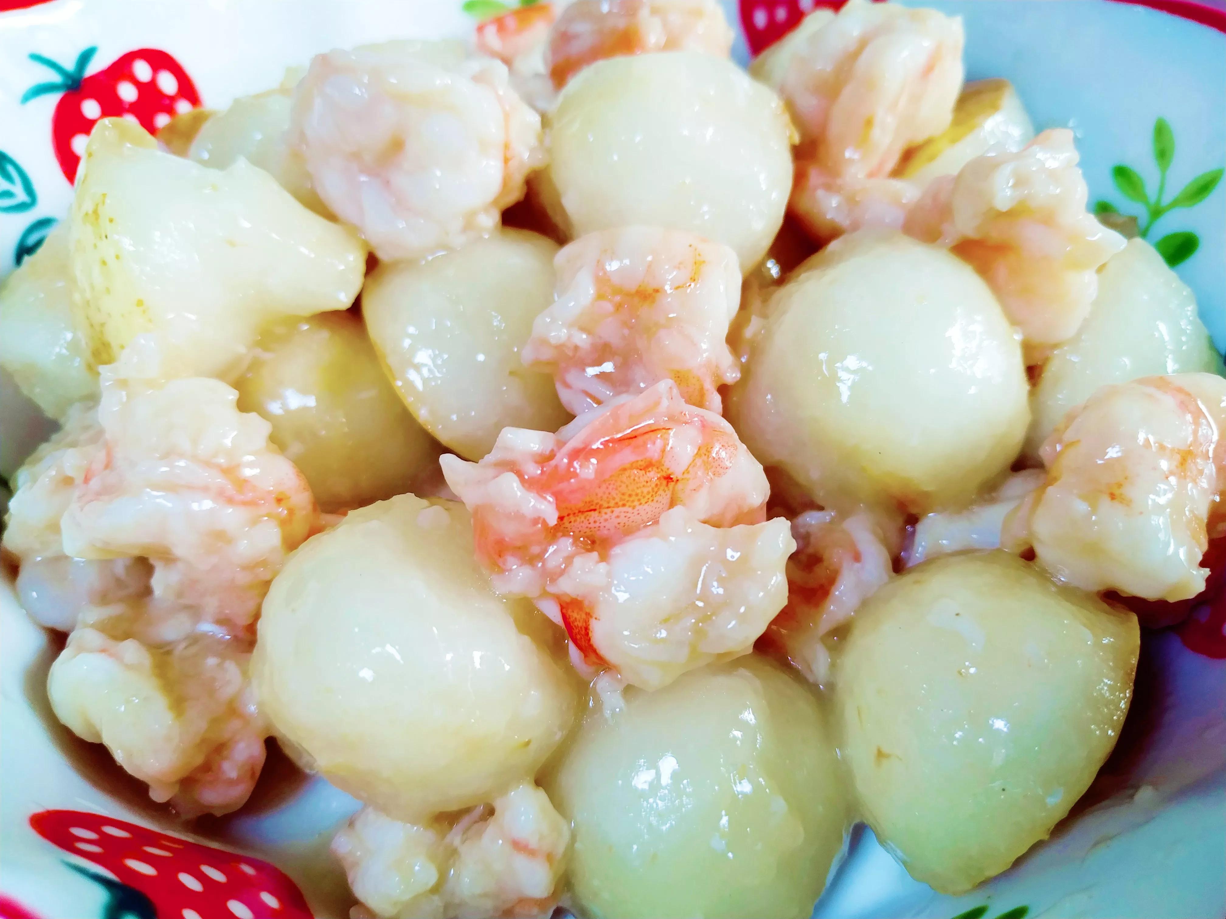 中秋节将至，记得给家人做道“球”，钙含量丰富，寓意团圆不分离