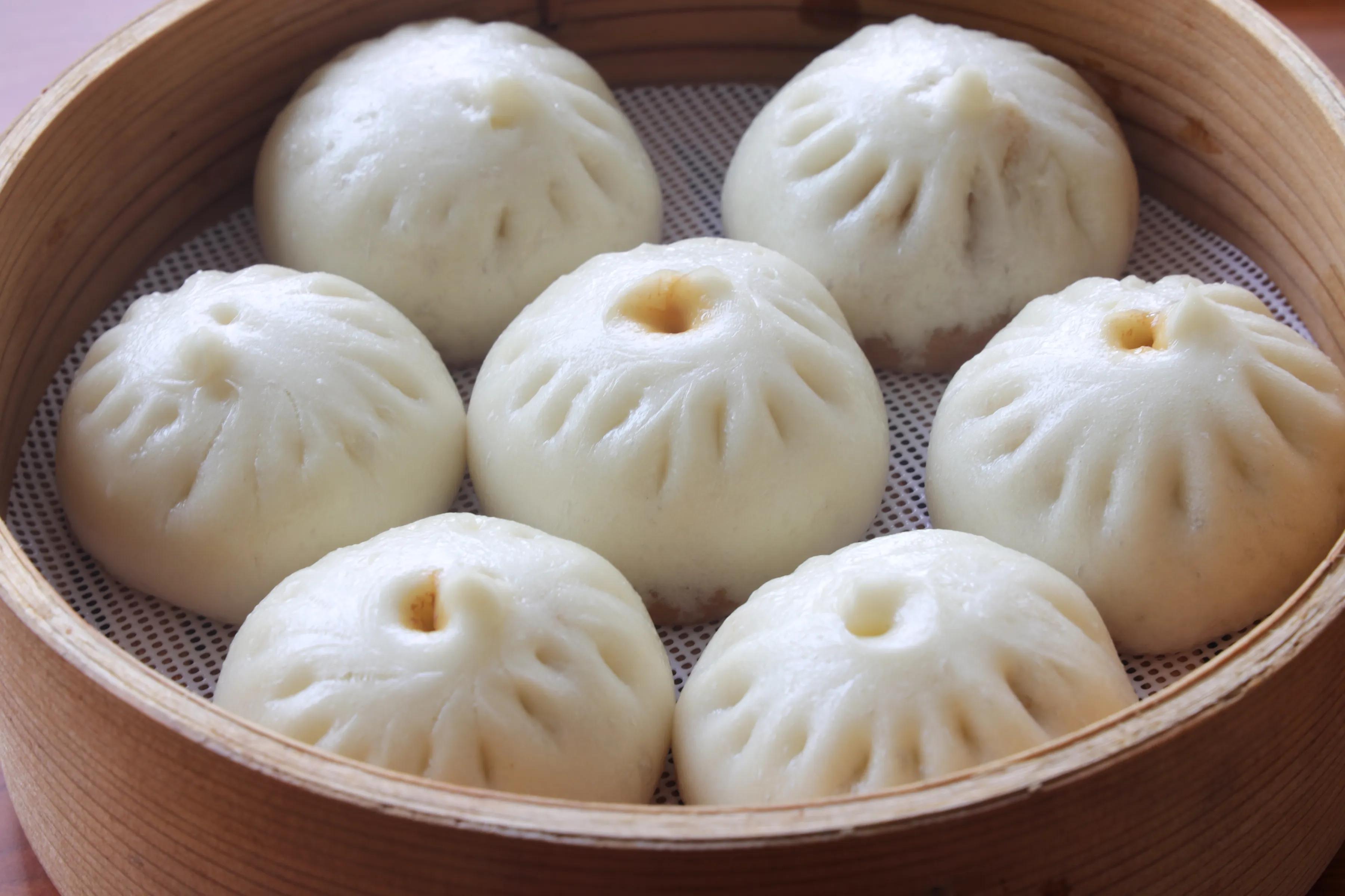 孩子要吃一口一个的包子,孩子每天都要吃包子