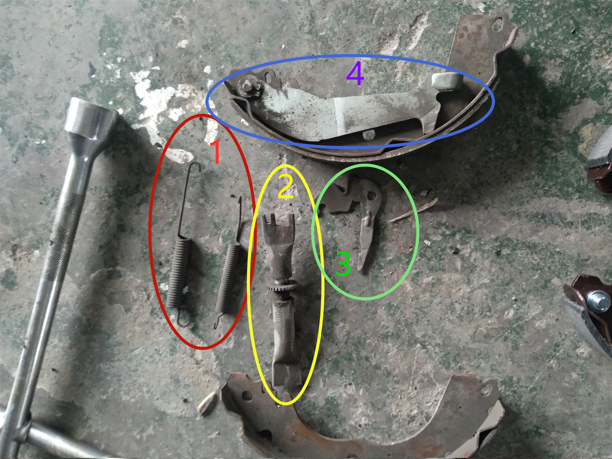 行驶时踩刹车咯吱咯吱的异响,摩托车刹车异响滋滋