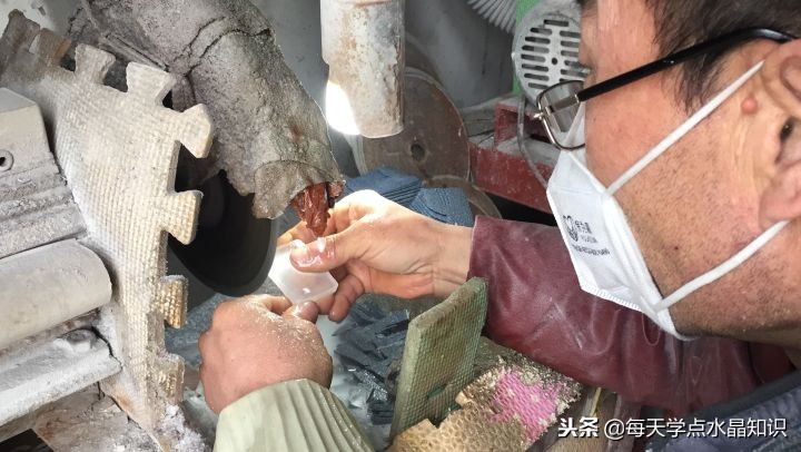 水晶加工全过程吊坠,水晶原石加工全过程