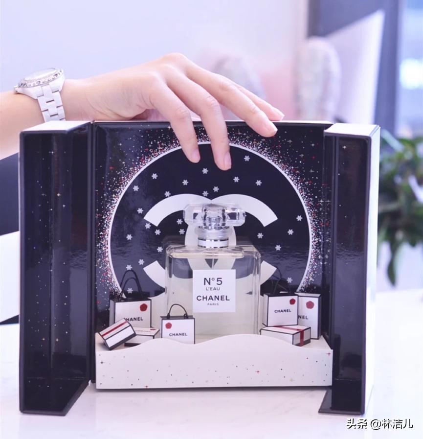 又美又仙的2019圣诞新品，这些大牌彩妆开挂了，美得不要太过分