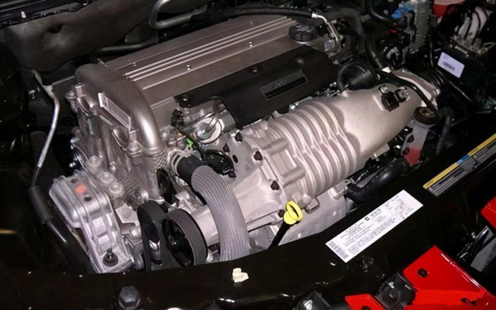 鲁式机械增压和双涡轮增压,机械增压与涡轮增压哪个更好