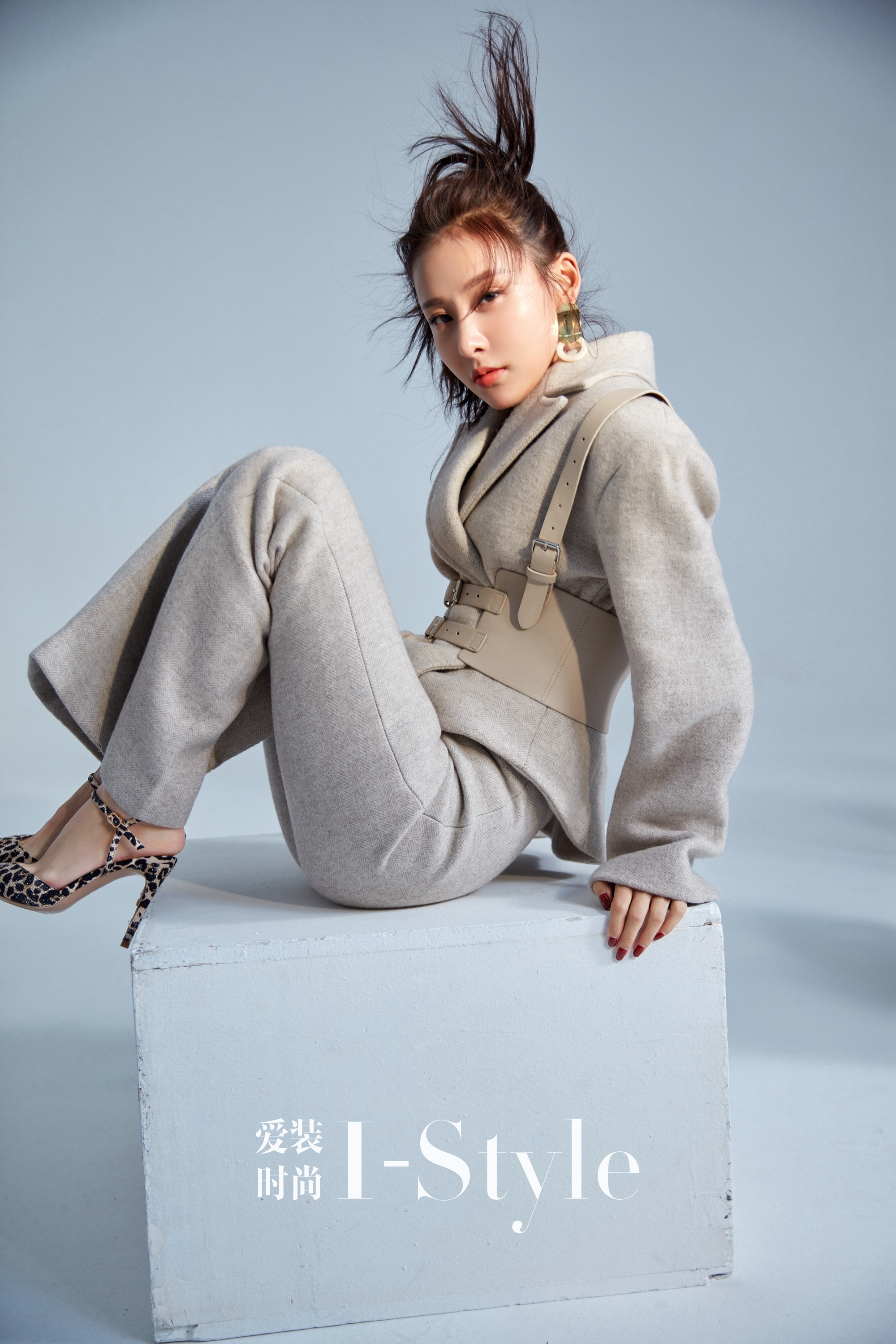 贾清穿衣搭配图,贾青穿复古连衣裙