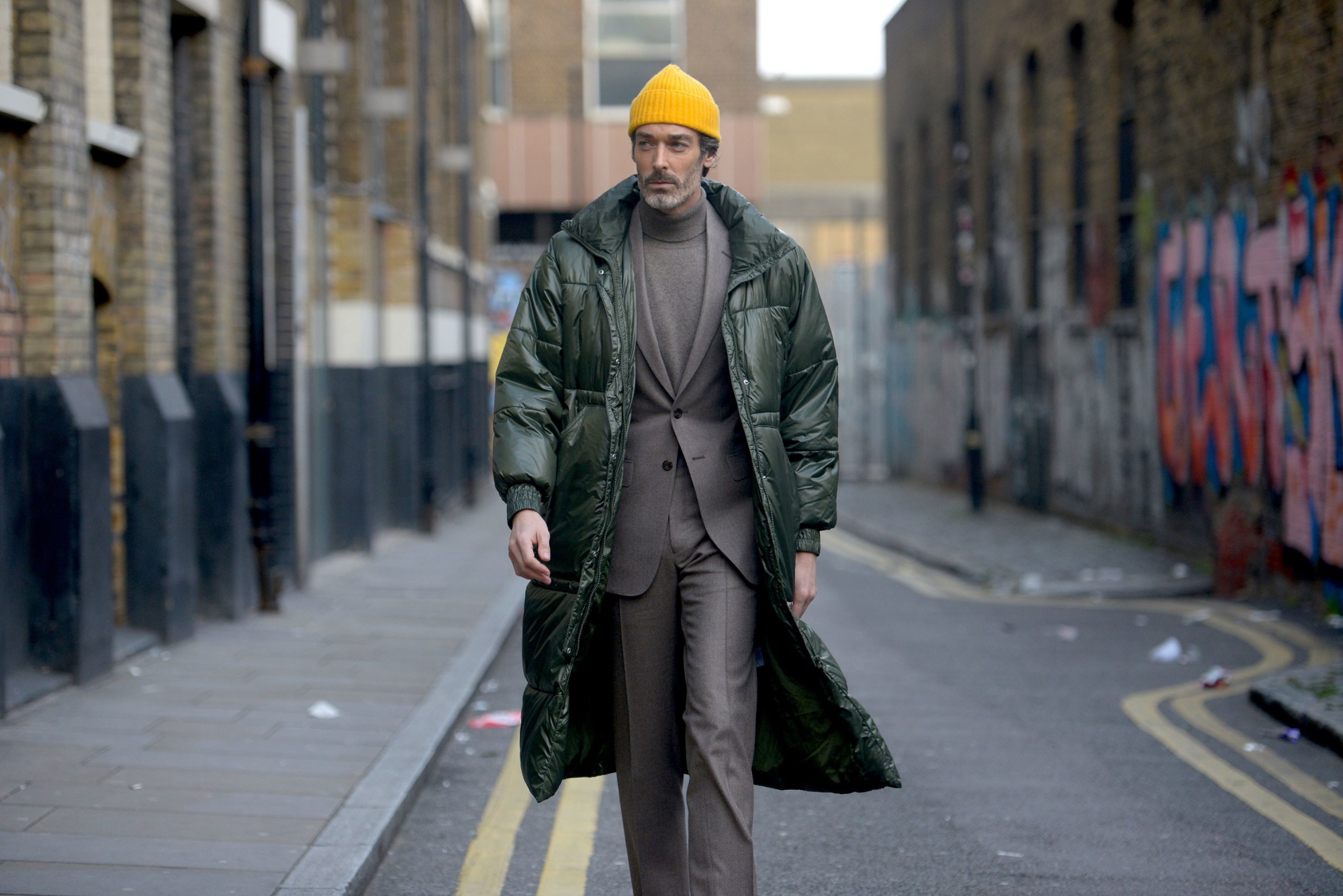 这个冬天很冷需要一件羽绒服,这个季节真的很需要羽绒服暖身