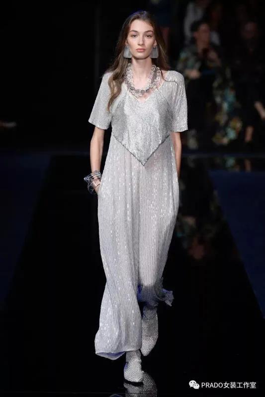 2021乔治阿玛尼春夏时装秀 (安普里奥·阿玛尼ar2500报价)