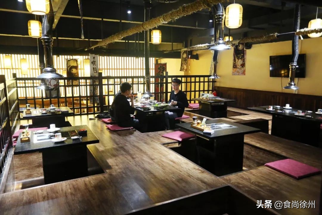 徐州发现超魔幻烧肉酒场，颜值赛高！可以大口吃肉大口喝酒！