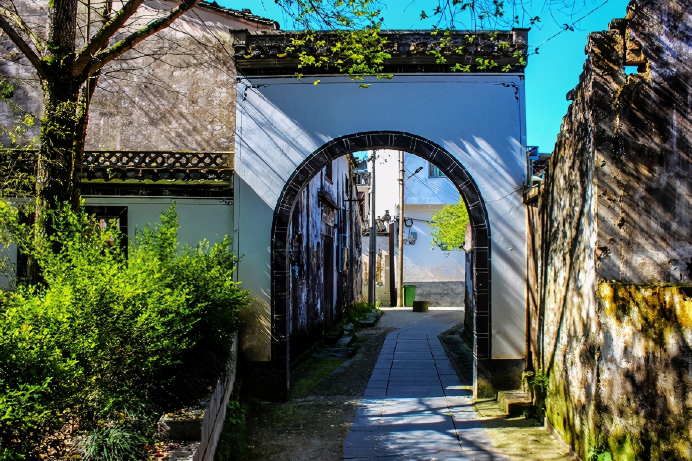 新安江山水画廊景区村落,漳潭古村