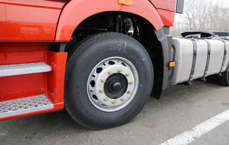 解放j6p最新款2.0有哪些安全配置,解放j6p420牵引车自重多少