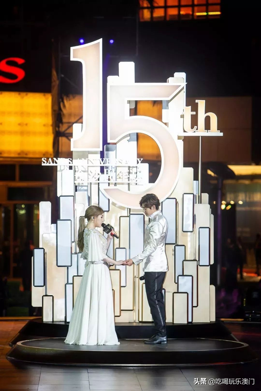 吸引大批游客纷至沓来,金沙在澳门的开业时间