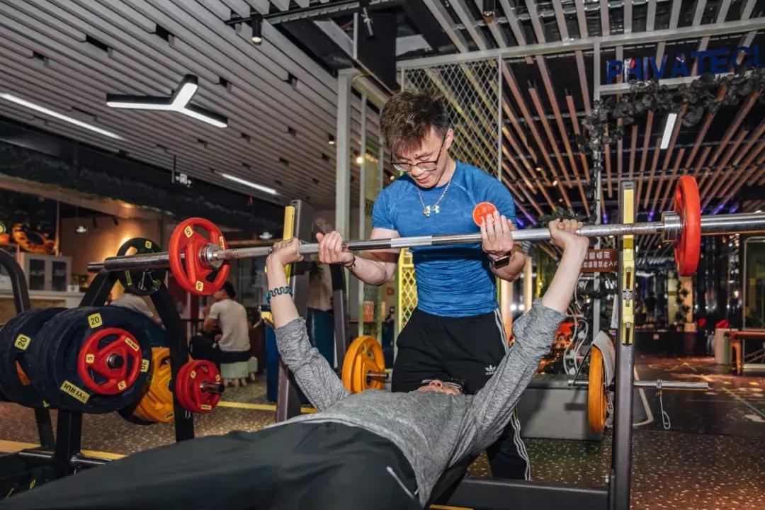 30岁转行健身教练太晚了,27岁当健身教练五年竟然还负债