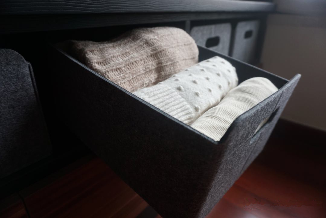 柜子衣服怎么收纳看着整齐,怎么收纳衣服一目了然