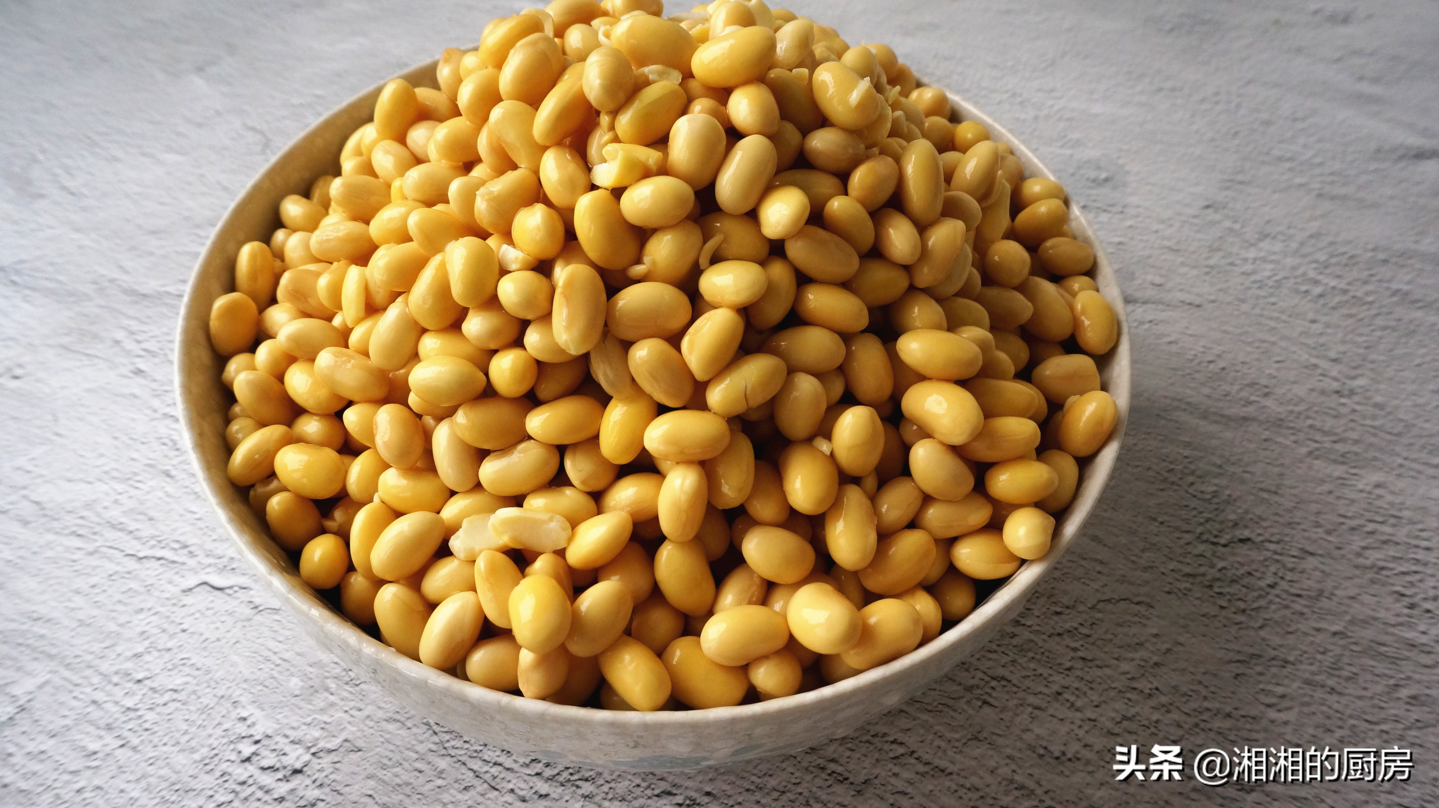 黄豆做卤水豆腐的过程,1斤黄豆做6斤水豆腐的制作方法