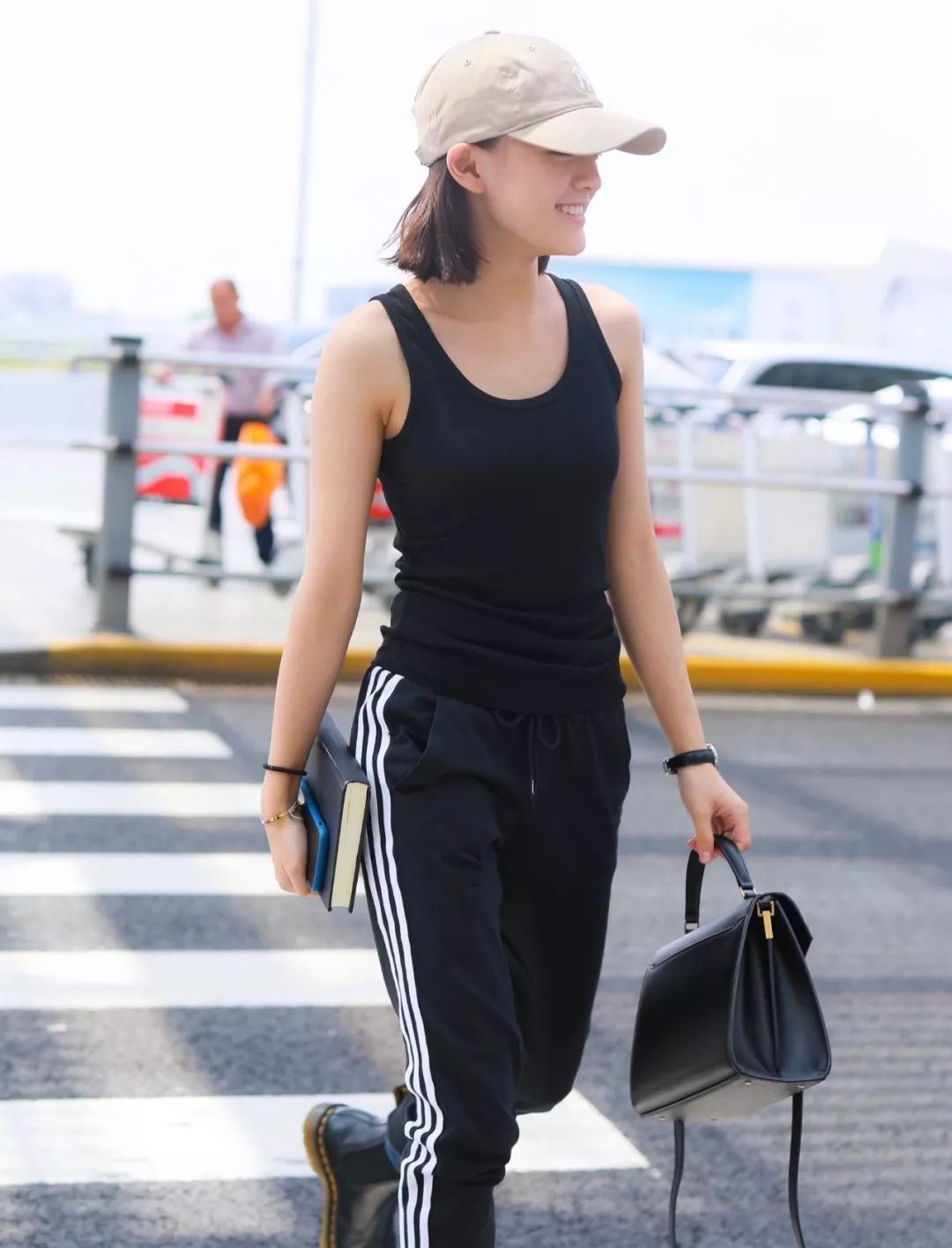 时尚搭配：大牌包包？这些00后的包柜真精彩