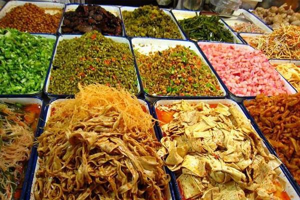 想学习凉拌菜的朋友有福了，无偿把技术传授给您，希望您能成功